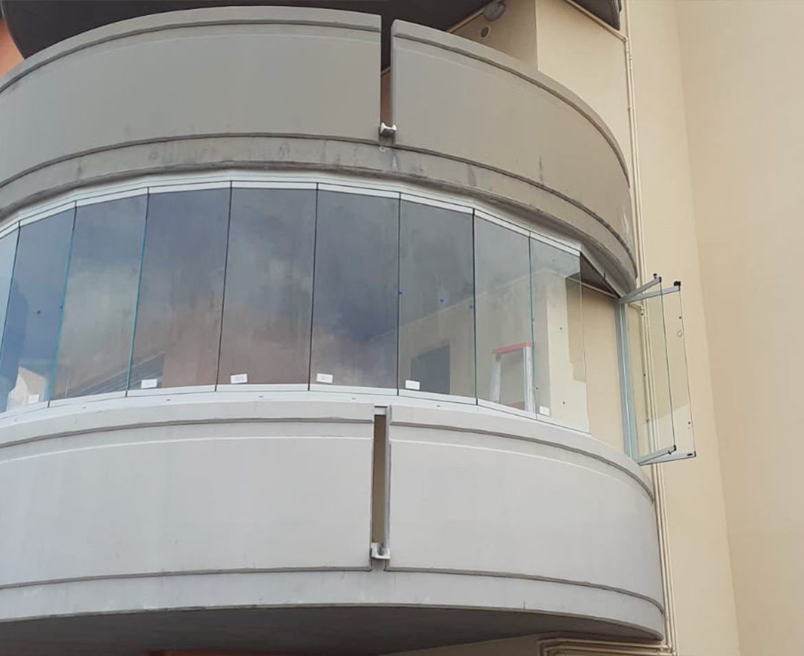 Balcone circolare con vetrate scorrevoli isernia