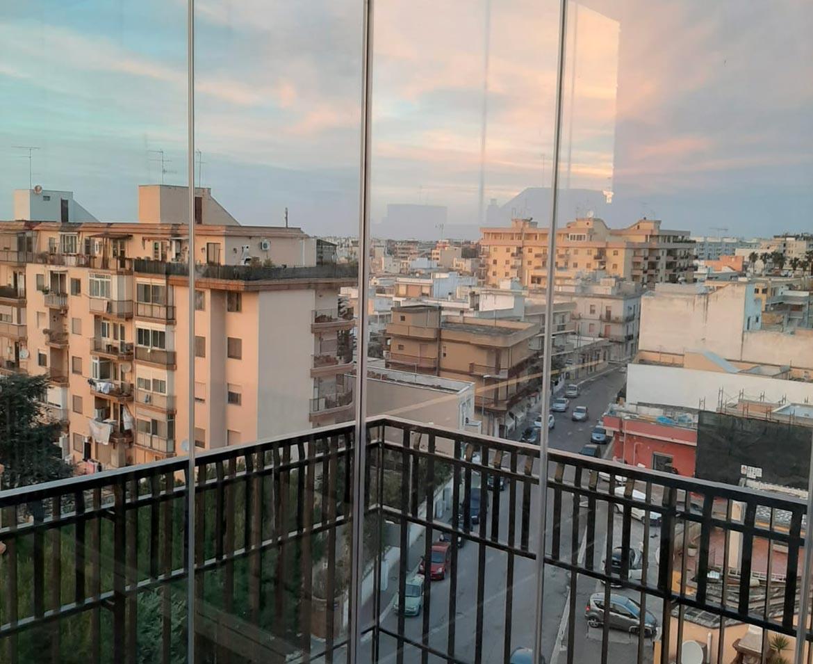 Balcone con vetrate brindisi