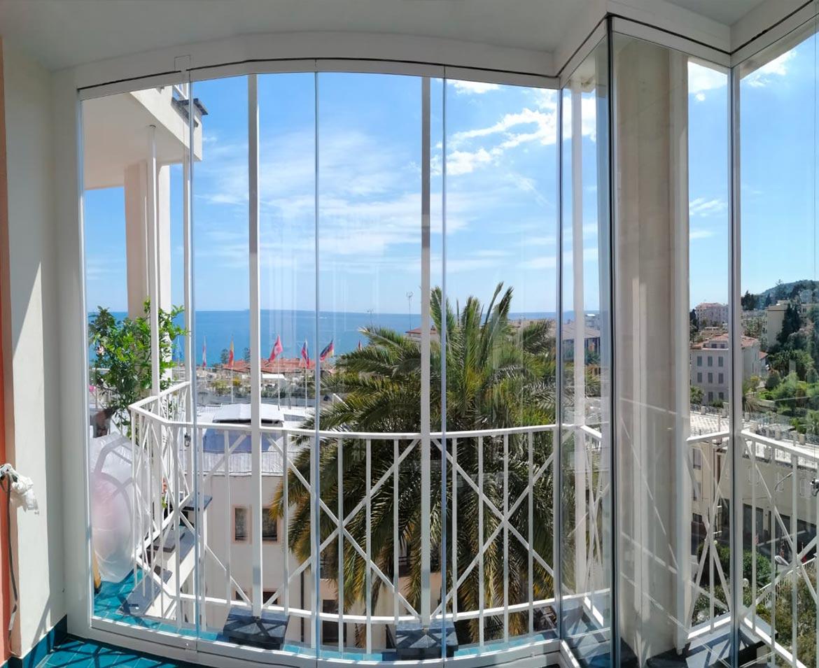 Balcone con vetrate imperia