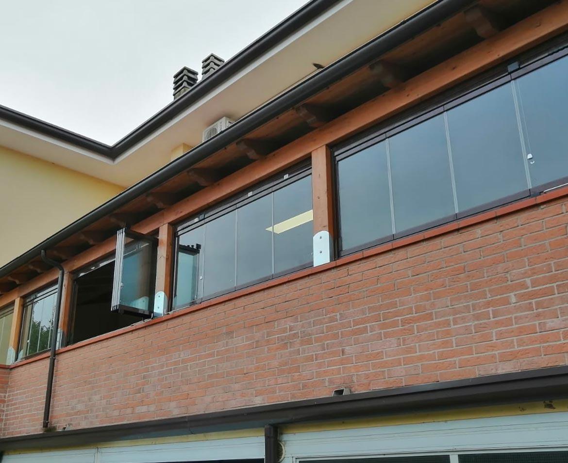 Balcone con vetrate ravenna