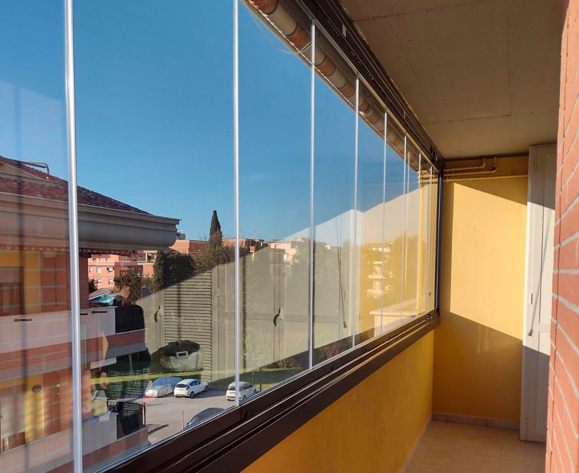 Balcone con vetrate rieti