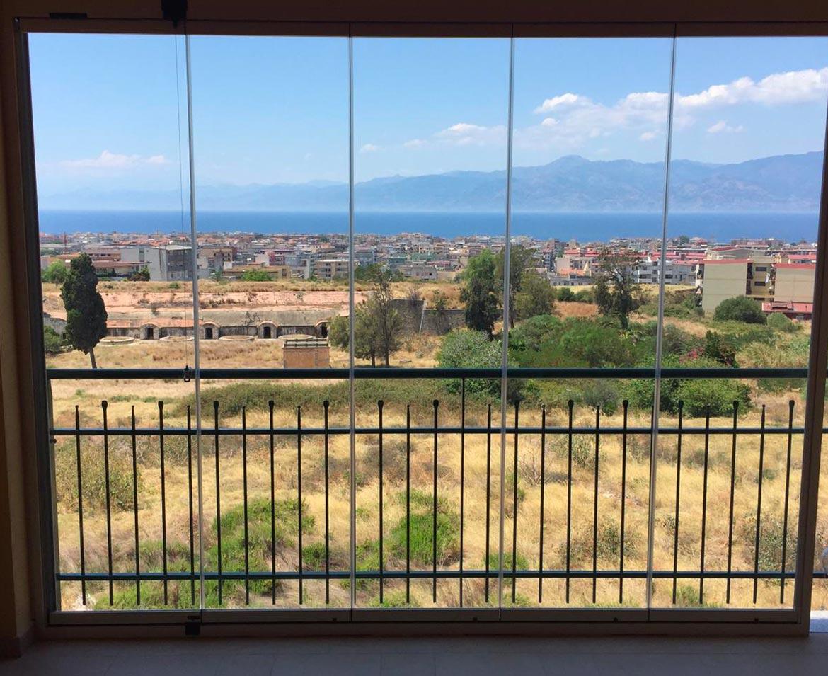 Balcone con vetrate scorrevoli crotone