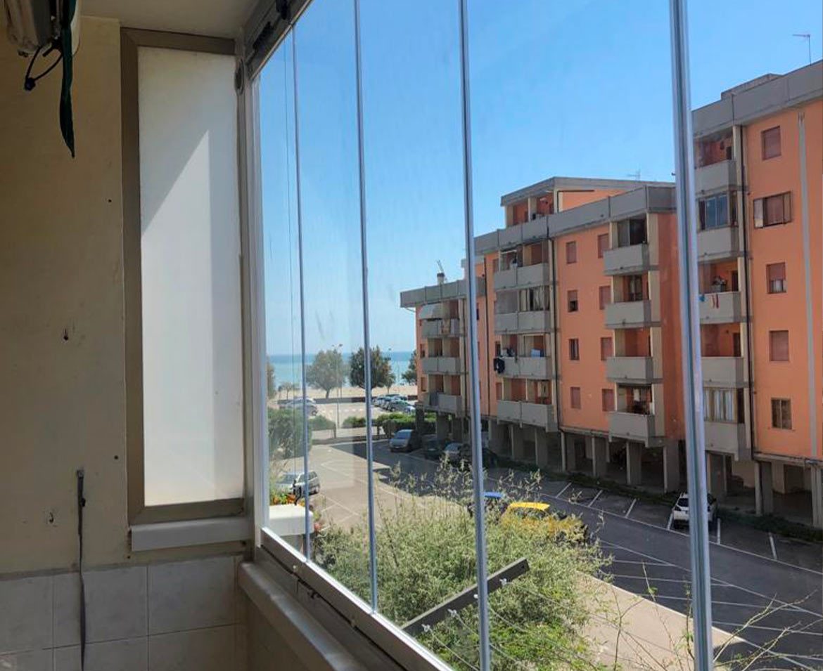 Belle vetrate scorrevoli a fermo