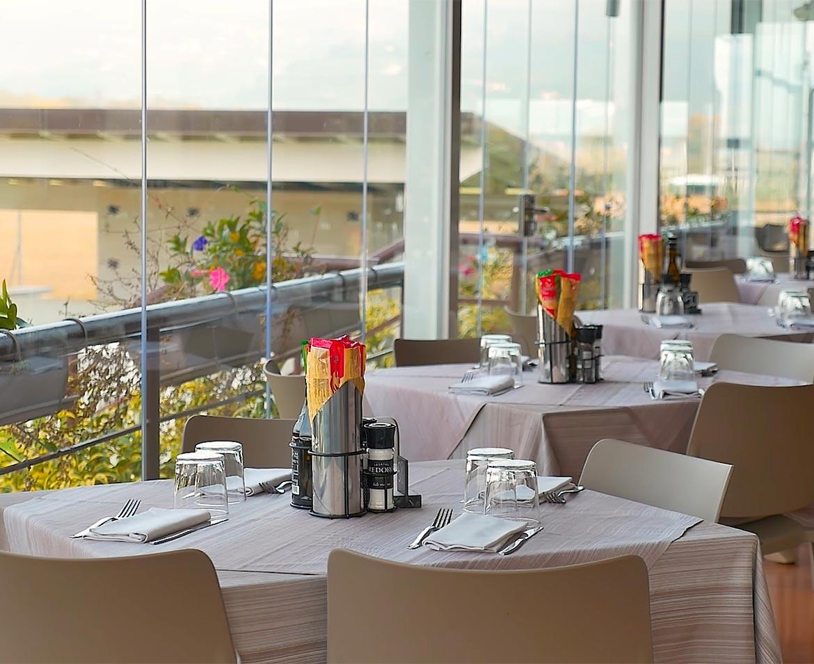 Dehors ristorante con vetrate