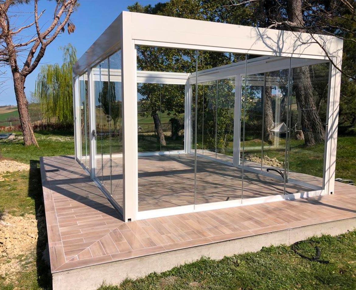 Pergola bioclimatica con vetrate scorrevoli rimini