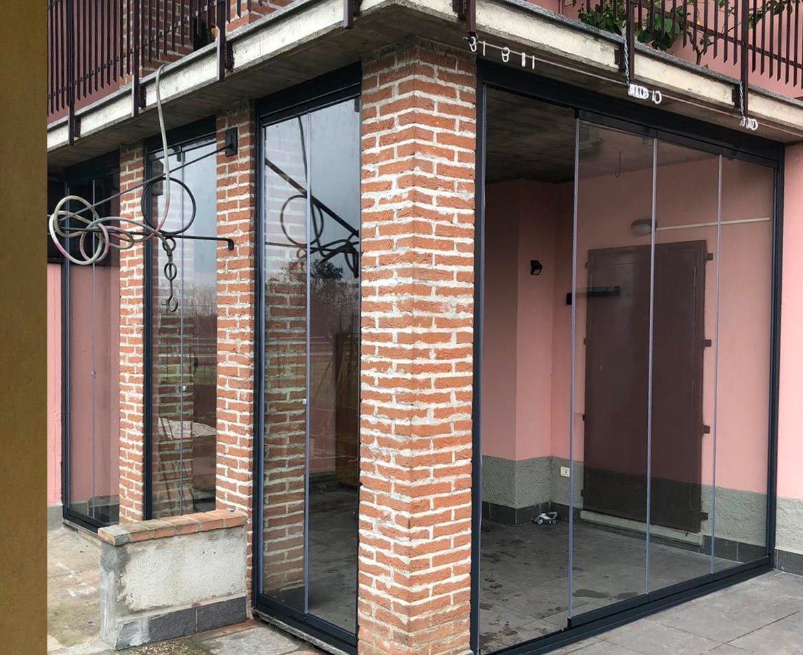 Porticato con vetrate lodi