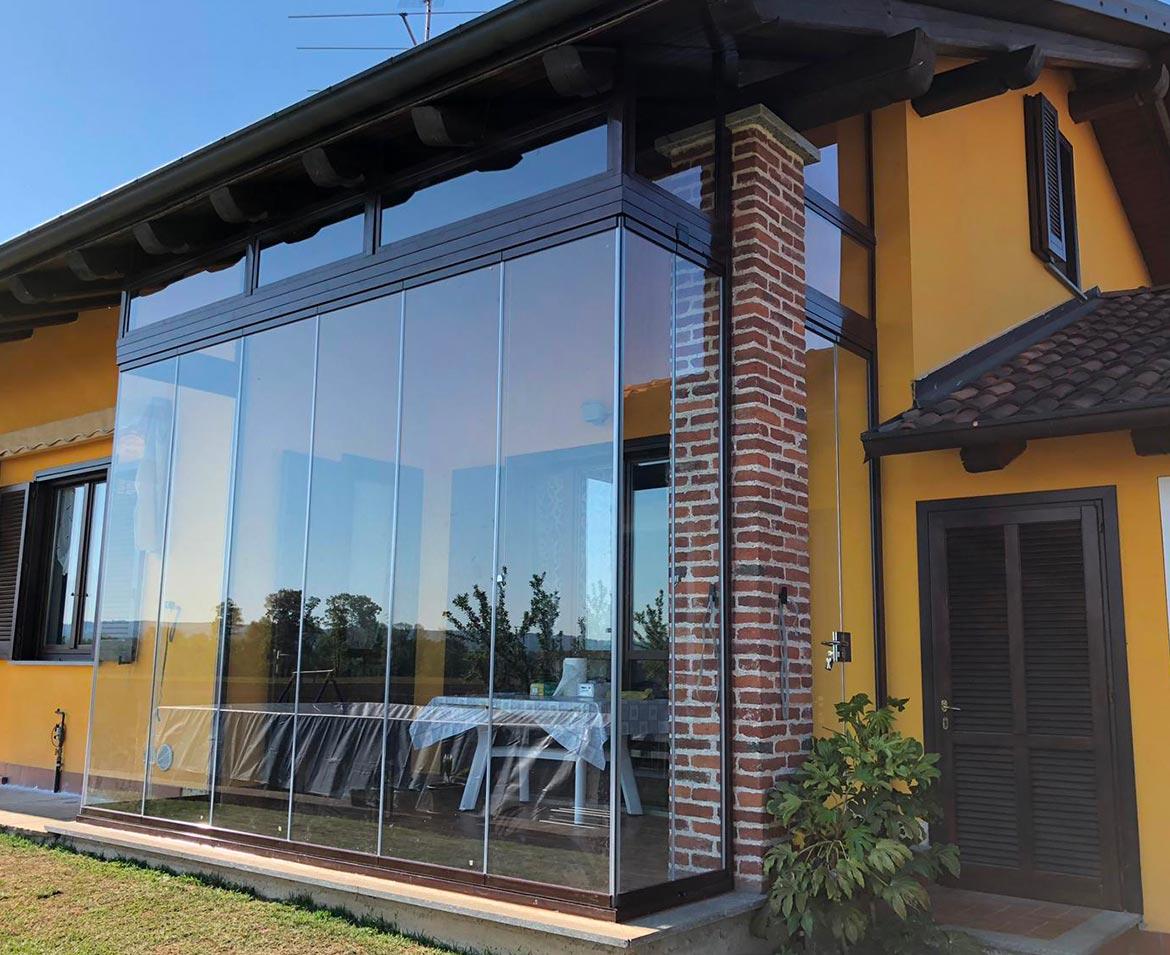 Portico con vetrate biella