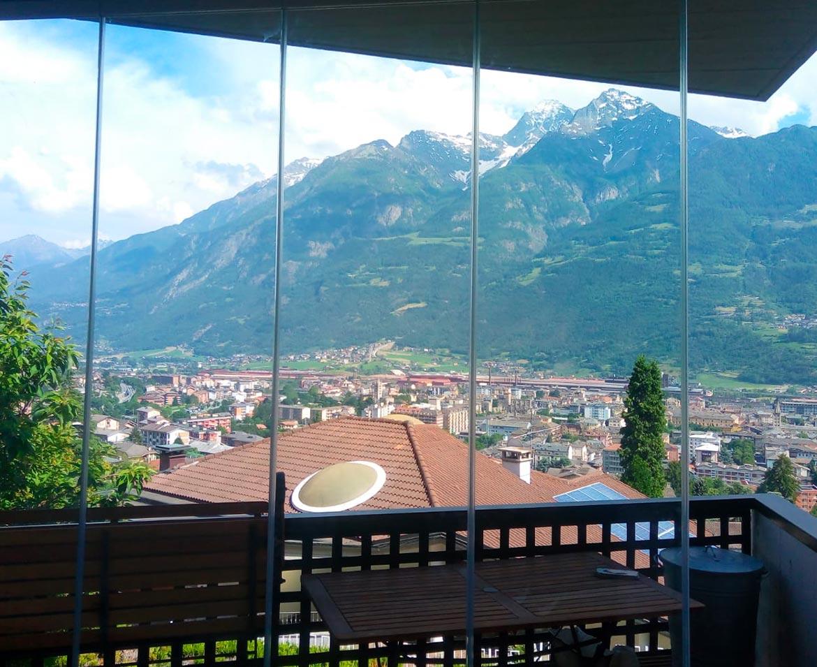 Terrazza con vetrate aosta