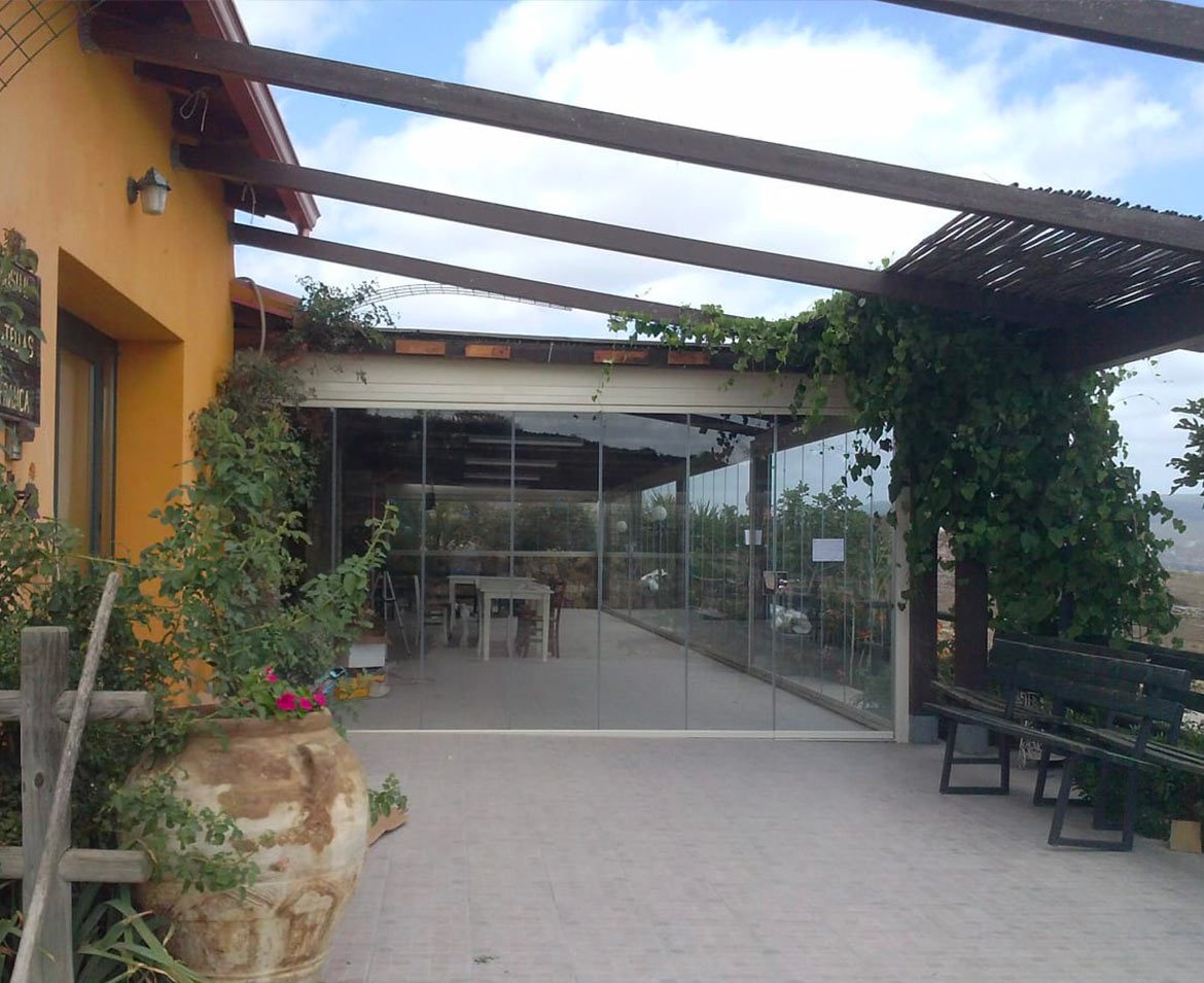 Terrazzo con vetate medio campidano