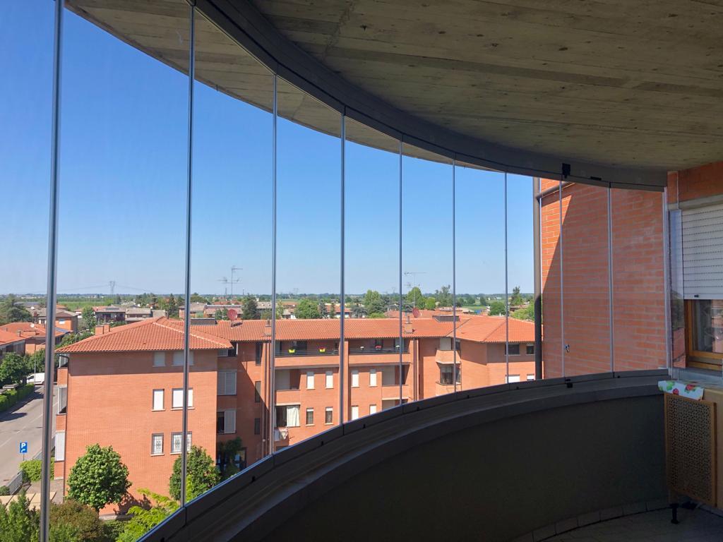 Vetrata scorrevole circolare bologna
