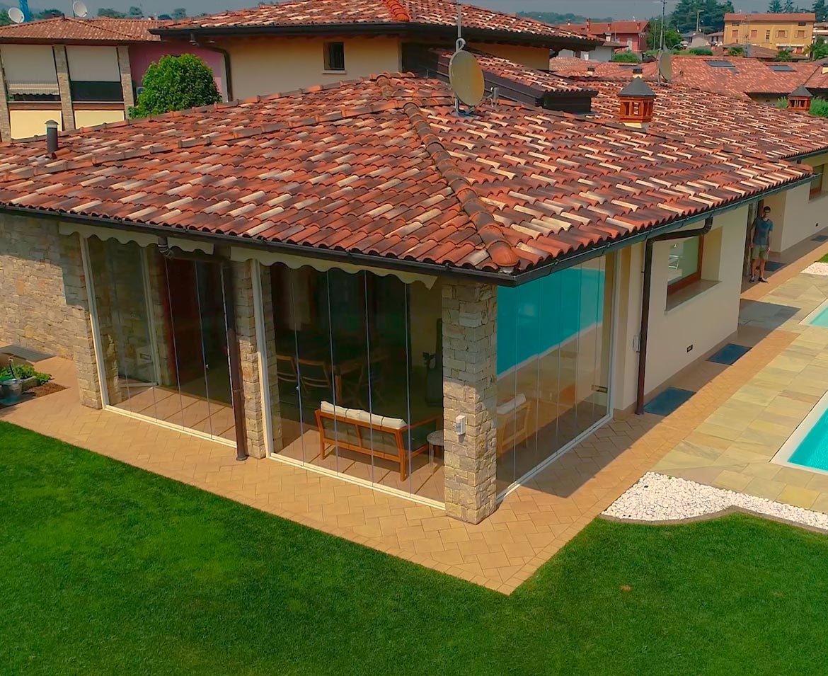Vetrate scorrevoli bordo piscina brescia