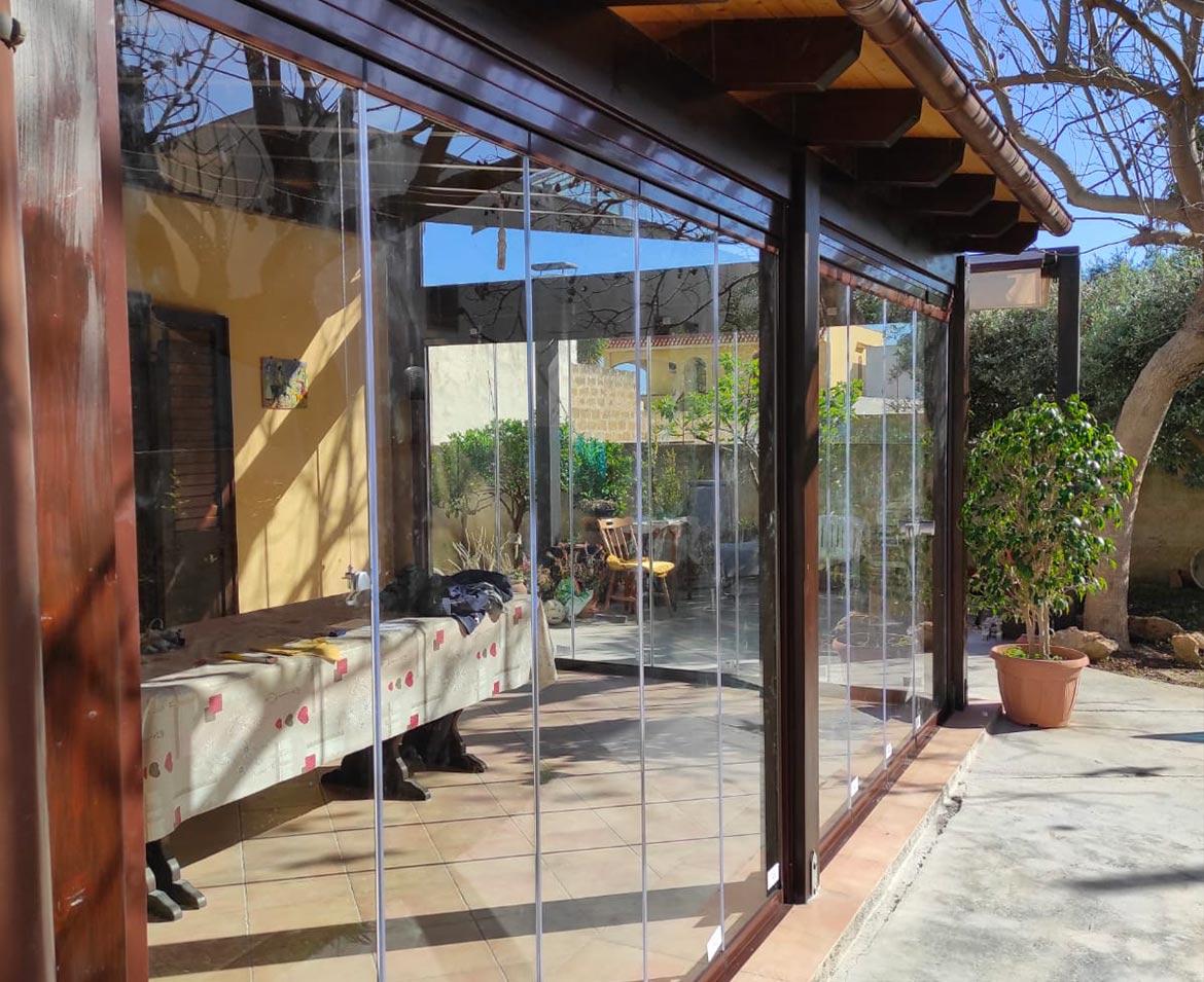 Vetrate scorrevoli in portico giardino trapani